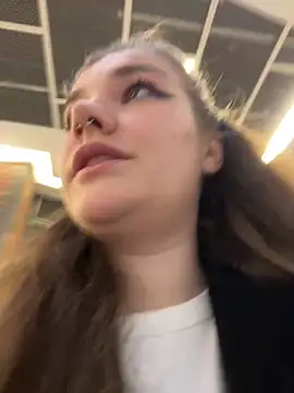 Snapshot of Holy_Tereza chatting on December 17, 2025, 4:12 pm Holy Tereza online show from December 17, 2025, 4:12 pm