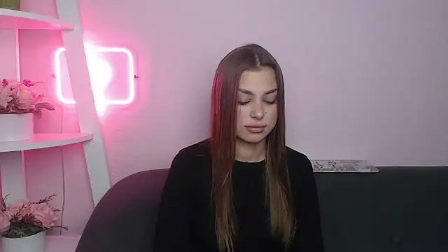 Snapshot of MilanaAngelAs chatting on November 21, 2025, 1:43 pm MilanaAngelAs online show from November 21, 2025, 1:43 pm