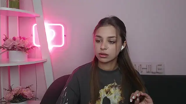 MilanaAngelAs online show from December 16, 2025, 8:35 pm