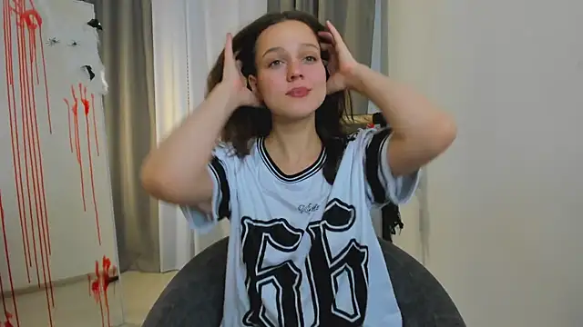 Addelin Moon online show from October 24, 2025, 4:17 pm