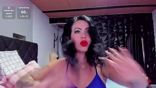 Snapshot of charlottemeyerr chatting on December 16, 2025, 10:14 pm charlottemeyerr online show from December 16, 2025, 10:14 pm