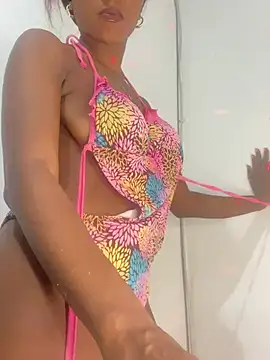 Snapshot of Shhainaysweet chatting on March 22, 2025, 9:42 pm Shhainaysweet online show from March 22, 2025, 9:42 pm