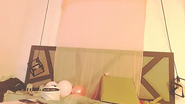 Snapshot of chanel_grant chatting on October 31, 2025, 7:43 pm chanel grant online show from October 31, 2025, 7:43 pm