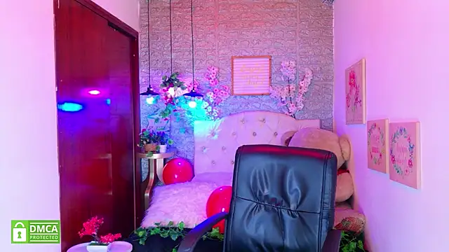 REDHOTTER  online show from February 12, 2026, 7:46 pm