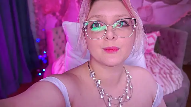 Snapshot of CoolTatis chatting on November 14, 2025, 7:23 am CoolTatis online show from November 14, 2025, 7:23 am