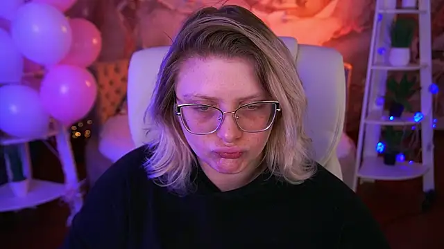 Snapshot of CoolTatis chatting on February 16, 2026, 7:07 am CoolTatis online show from February 16, 2026, 7:07 am