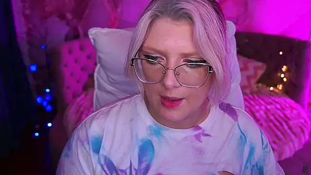 Snapshot of CoolTatis chatting on November 16, 2025, 3:17 pm CoolTatis online show from November 16, 2025, 3:17 pm