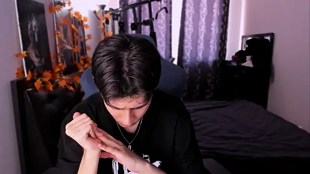 Snapshot of Foxicfu chatting on November 15, 2025, 7:56 am Foxicfu online show from November 15, 2025, 7:56 am