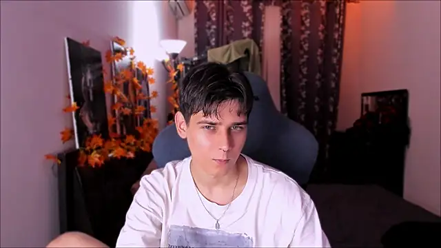 Snapshot of Foxicfu chatting on November 3, 2025, 1:04 pm Foxicfu online show from November 3, 2025, 1:04 pm