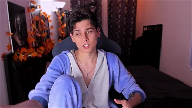 Snapshot of Foxicfu chatting on November 5, 2025, 8:01 pm Foxicfu online show from November 5, 2025, 8:01 pm