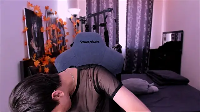 Snapshot of Foxicfu chatting on November 29, 2025, 8:03 am Foxicfu online show from November 29, 2025, 8:03 am