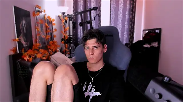 Snapshot of Foxicfu chatting on November 12, 2025, 9:24 am Foxicfu online show from November 12, 2025, 9:24 am