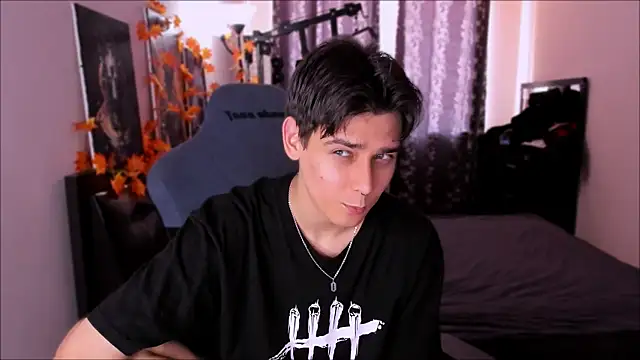 Snapshot of Foxicfu chatting on November 20, 2025, 8:26 am Foxicfu online show from November 20, 2025, 8:26 am