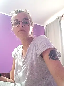 BritneyHudson online show from November 17, 2025, 7:45 am