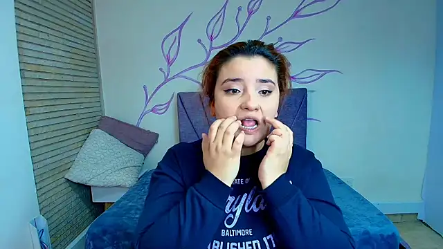 Snapshot of ZaraNolimits_ chatting on January 29, 2025, 12:02 pm ZaraNolimits online show from January 29, 2025, 12:02 pm