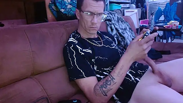 Hatchetwound6969 online show from April 8, 2026, 3:46 pm