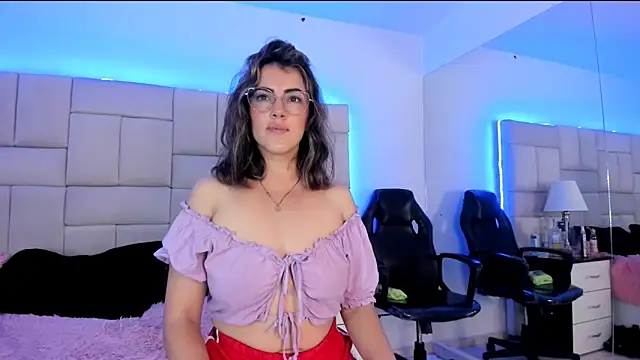 Snapshot of IsisLoveyes_ chatting on March 14, 2025, 11:53 pm IsisLoveyes  online show from March 14, 2025, 11:53 pm
