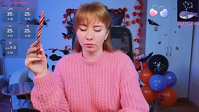 Snapshot of D0nna_ chatting on November 3, 2025, 7:39 pm D0nna online show from November 3, 2025, 7:39 pm