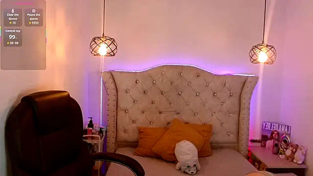 Snapshot of Charlotte_Jones__ chatting on December 14, 2025, 11:16 am Charlotte Jones online show from December 14, 2025, 11:16 am