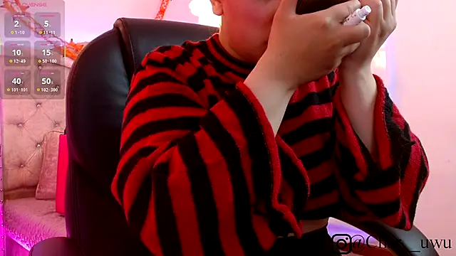 Snapshot of Charlotte_Jones__ chatting on October 25, 2025, 11:31 am Charlotte Jones online show from October 25, 2025, 11:31 am