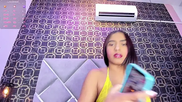 Snapshot of CherryBlossom23 chatting on December 3, 2025, 1:06 am CherryBlossom23 online show from December 3, 2025, 1:06 am