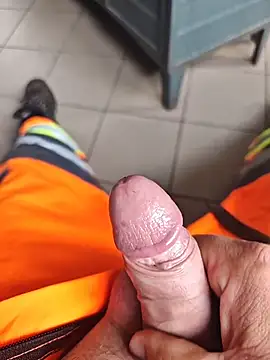 Szeltolo001 online show from October 7, 2025, 12:28 pm