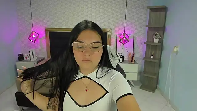 delilaquinn online show from February 4, 2025, 12:22 pm