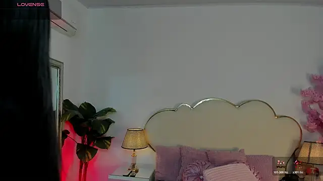 CahitlinBell online show from April 24, 2026, 5:42 am