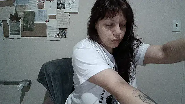 bbyedarling online show from November 3, 2025, 1:33 am