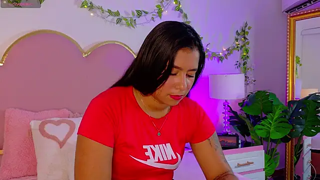 EmmaCrush online show from December 5, 2025, 8:50 pm