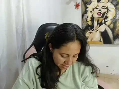 Snapshot of layla_gomez chatting on July 25, 2026, 4:31 am layla gomez online show from July 25, 2026, 4:31 am