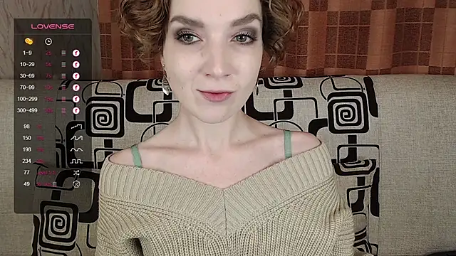 TinaWince online show from November 3, 2025, 4:39 am