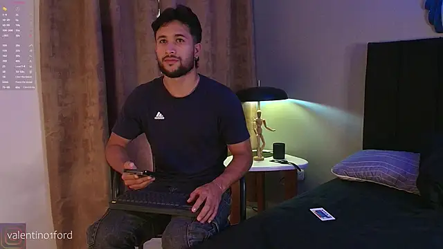 Snapshot of Valentinoford chatting on September 23, 2025, 8:38 pm Valentinoford online show from September 23, 2025, 8:38 pm