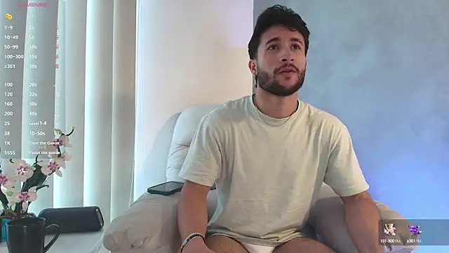 Snapshot of Valentinoford chatting on February 18, 2025, 7:41 pm Valentinoford online show from February 18, 2025, 7:41 pm