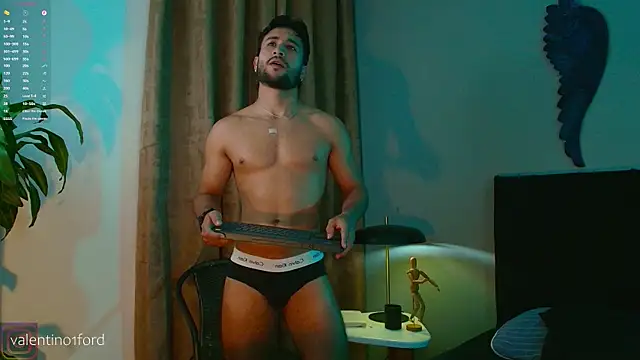 Snapshot of Valentinoford chatting on September 29, 2025, 10:04 pm Valentinoford online show from September 29, 2025, 10:04 pm