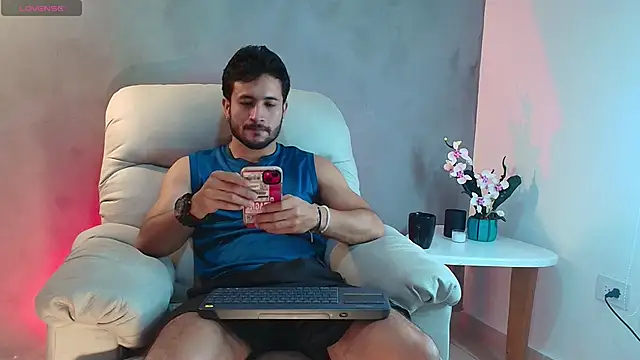 Snapshot of Valentinoford chatting on March 4, 2025, 12:29 am Valentinoford online show from March 4, 2025, 12:29 am