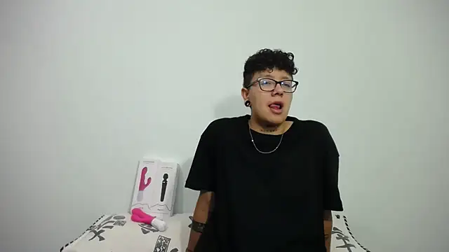 Snapshot of alex_noa chatting on February 25, 2025, 8:00 pm alex noa online show from February 25, 2025, 8:00 pm