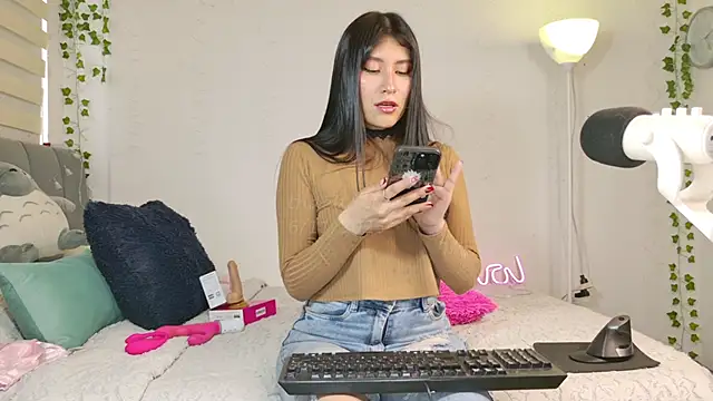  thaeltaylor online show from December 1, 2025, 7:26 pm