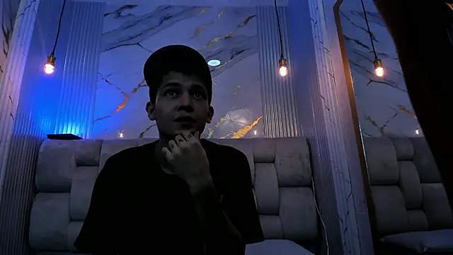 kendalltaylorr online show from October 10, 2025, 1:34 pm