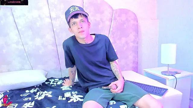 kendalltaylorr online show from March 12, 2025, 3:02 am