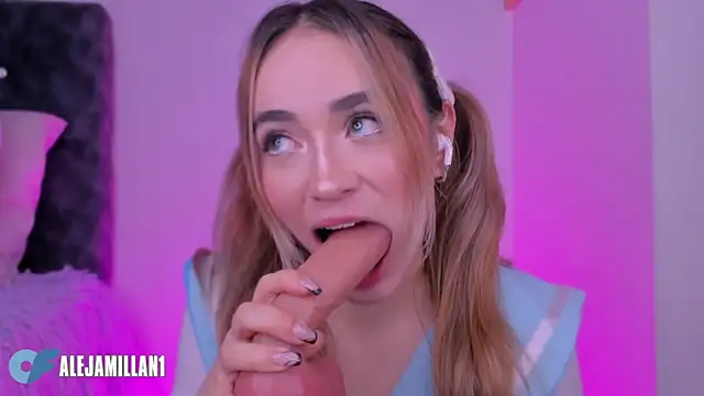 alejamillan1 online show from November 4, 2025, 4:38 am