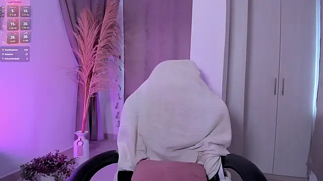 Snapshot of ElissaDominguez chatting on December 2, 2025, 2:52 pm ElissaDominguez online show from December 2, 2025, 2:52 pm