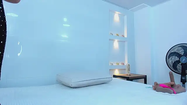 Dalia-Prada online show from November 15, 2025, 4:49 am