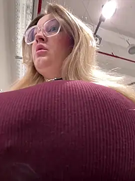 Teya moon  online show from March 5, 2026, 2:46 pm