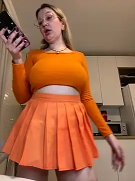 Snapshot of Teya_moon_ chatting on October 28, 2025, 7:24 pm Teya moon online show from October 28, 2025, 7:24 pm