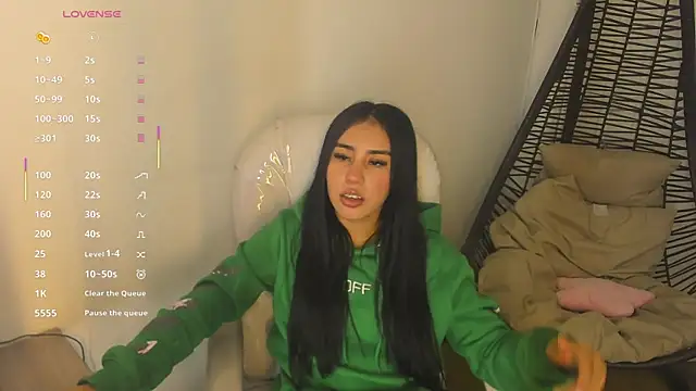 Chanttall  online show from November 18, 2025, 4:38 am