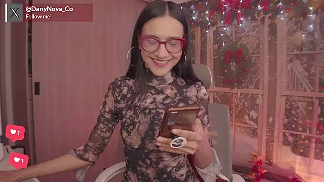 Snapshot of DanyNova_Co chatting on December 17, 2025, 1:05 pm DanyNova Co online show from December 17, 2025, 1:05 pm