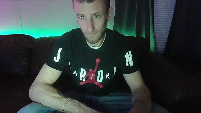 Snapshot of HungStud4You chatting on February 23, 2025, 5:45 am HungStud4You online show from February 23, 2025, 5:45 am