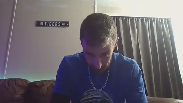 Snapshot of HungStud4You chatting on February 27, 2025, 4:46 am HungStud4You online show from February 27, 2025, 4:46 am