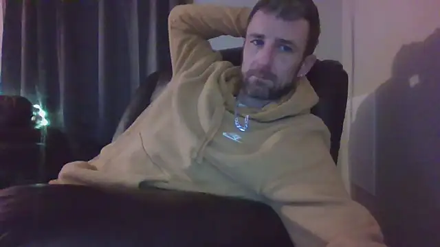 Snapshot of HungStud4You chatting on February 18, 2025, 8:27 am HungStud4You online show from February 18, 2025, 8:27 am